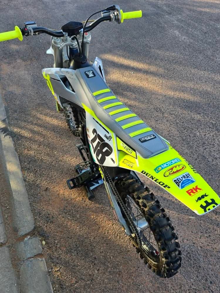 Izzy Design - Dirt Bike Custom Gripper Seat Covers