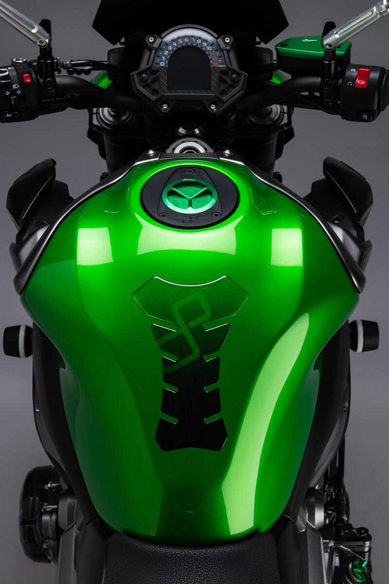 Lightech - Spin & Locking Fuel Cap Kawasaki Ninja ZX10R, ZX6R, 1000 SX, 400, Z650, Z900 (2017+)